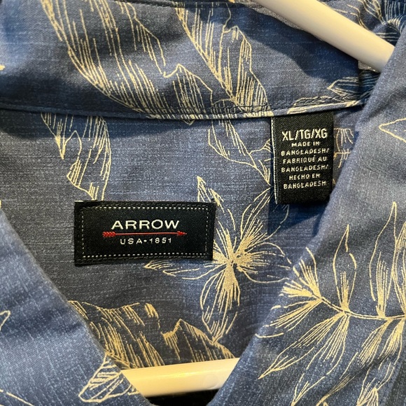Arrow Hawaiian Shirt 🌺 - Picture 2 of 4